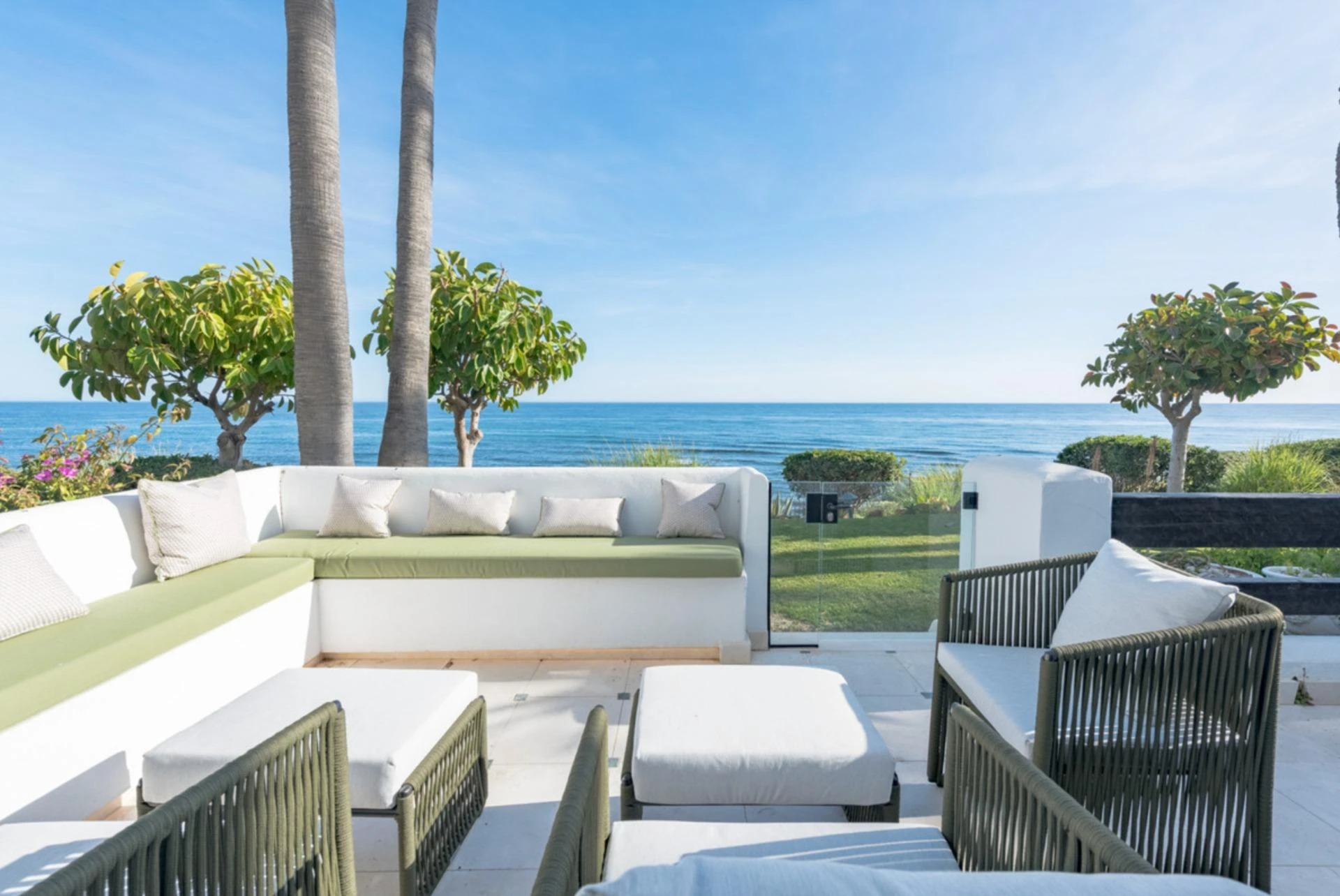 Beachfront Marina Puente Romano