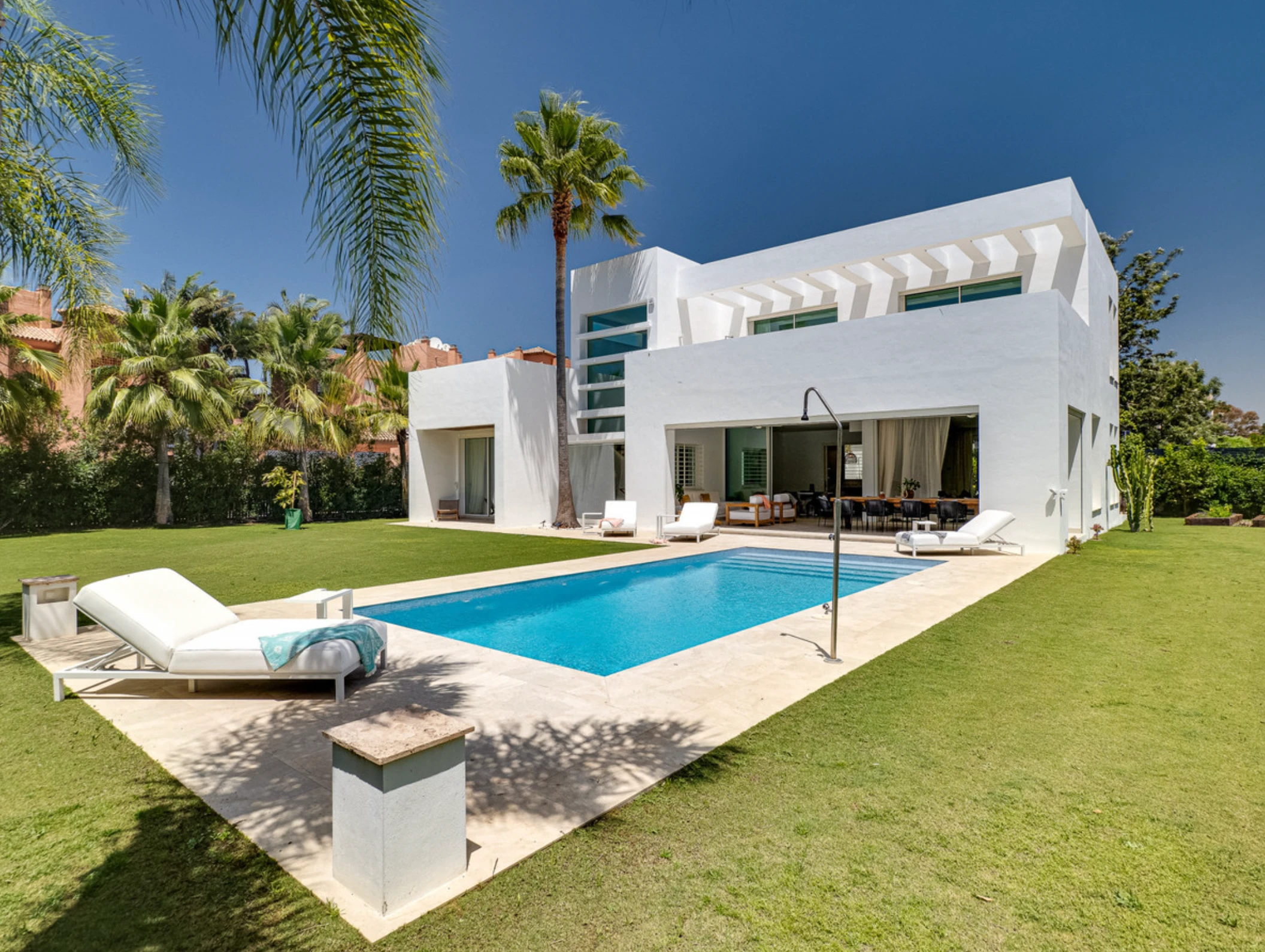 Beachside Villa in Casasola
