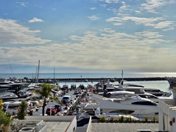 Studio avec vue sur la marina à Puerto Banús