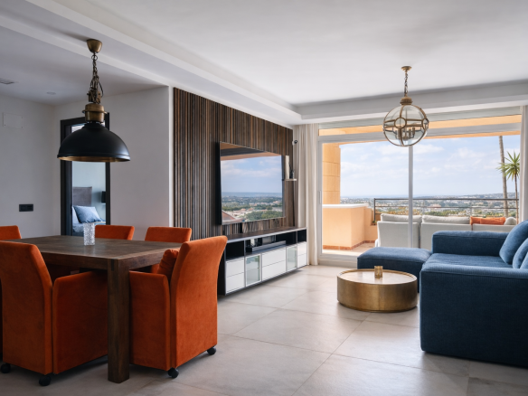 Renovated Apartment with Panoramic Views in Magna Marbella