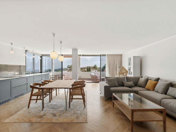 Appartement rénové avec vue sur la mer et la montagne à Nueva Andalucía