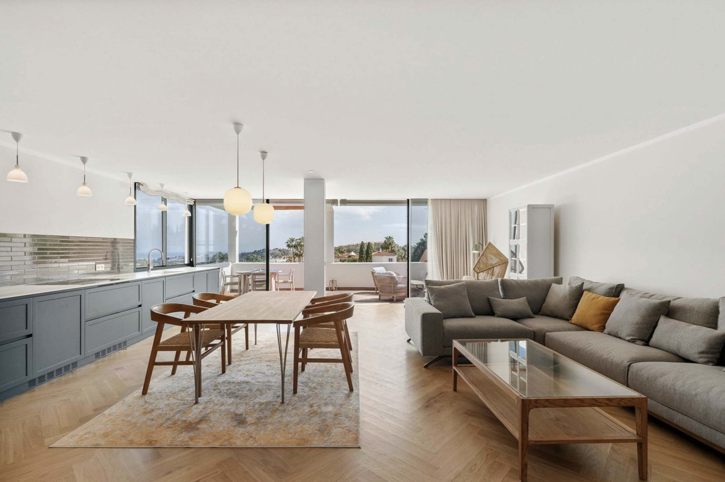 Appartement rénové avec vue sur la mer et la montagne à Nueva Andalucía