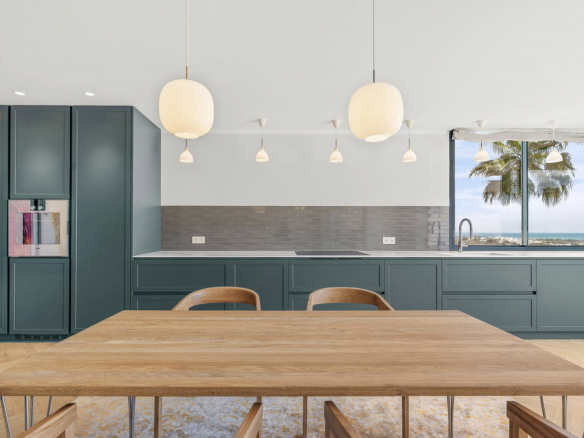 Appartement rénové avec vue sur la mer et la montagne à Nueva Andalucía