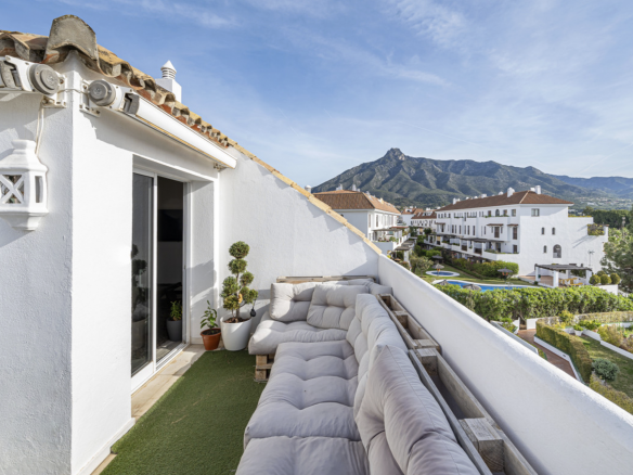 Penthouse in Las Lomas del Marbella Club Area