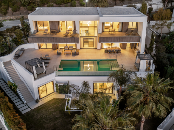 Image 17 from Contemporary Villa with Garden, Pool and Private Spa – Best House Marbella