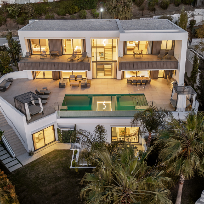 Image 9 from Contemporary Villa with Garden, Pool and Private Spa – Best House Marbella