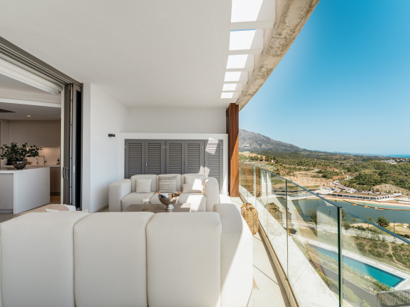 Ático dúplex con vistas al mar y al campo de golf en Real de la Quinta
