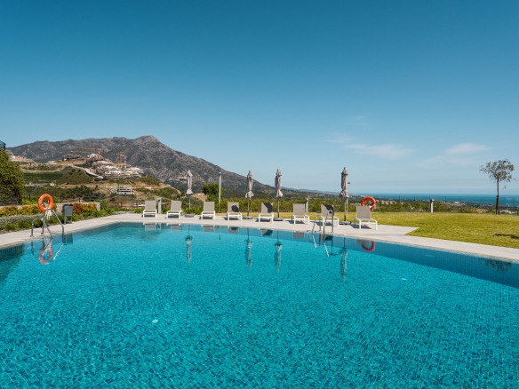 Ático dúplex con vistas al mar y al campo de golf en Real de la Quinta