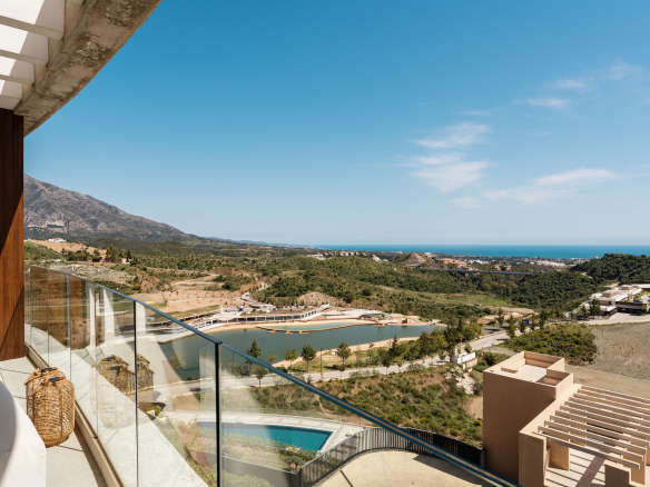 Ático dúplex con vistas al mar y al campo de golf en Real de la Quinta