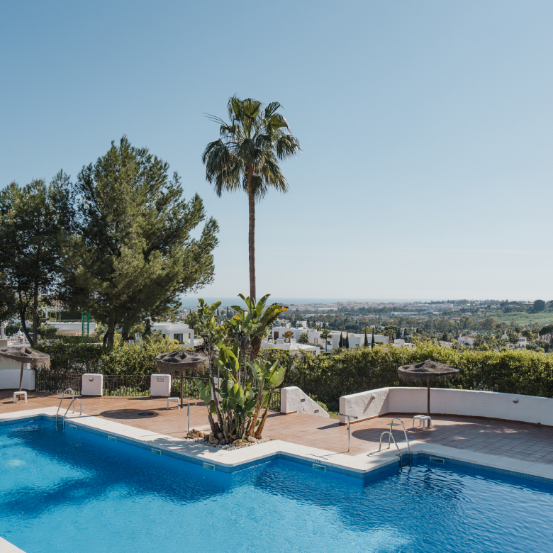 Ground Floor Apartment with Sea Views in La Quinta Village