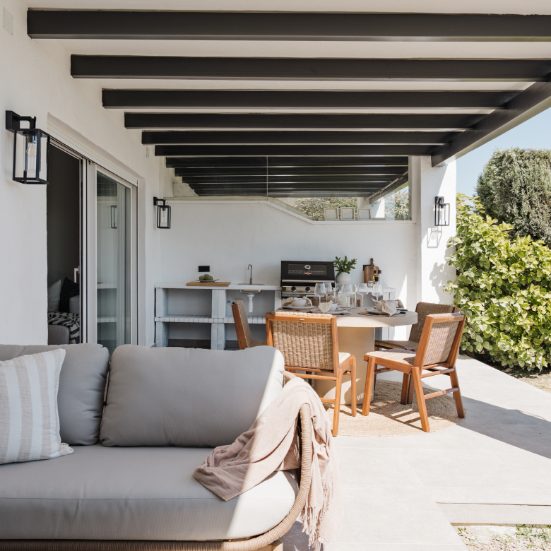Ground Floor Apartment with Sea Views in La Quinta Village