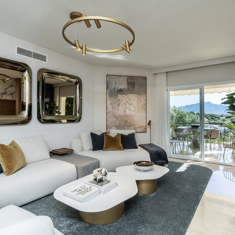 Renovated Apartment in Bel Air with Sea Views