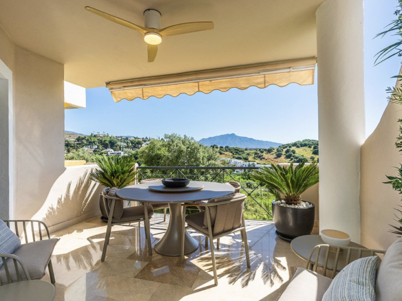 Renovated Apartment in Bel Air with Sea Views
