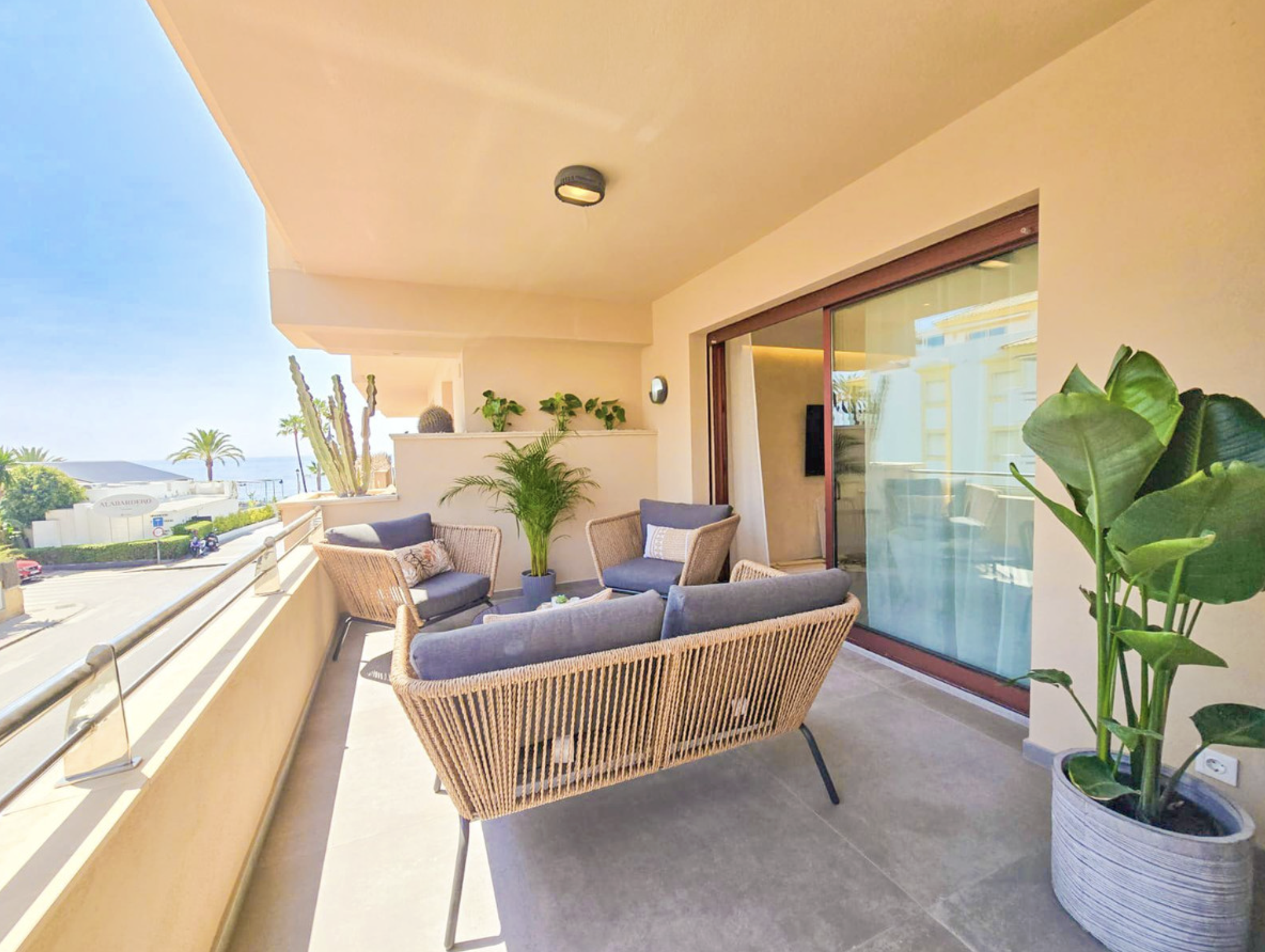 BEACHSIDE RENOVATED APARTMENT IN NUEVA ALCÁNTARA