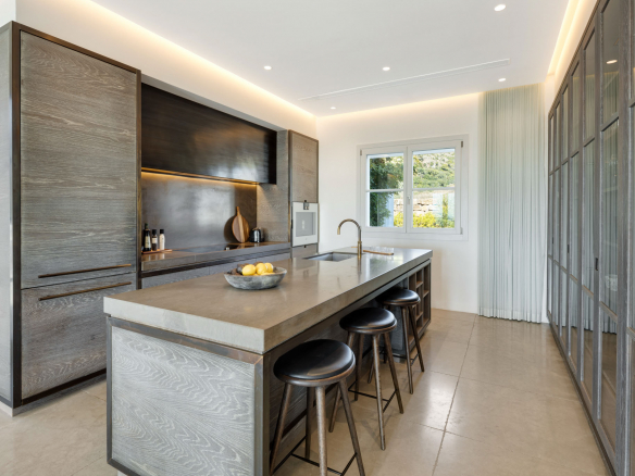 Elegant Villa with Panoramic Sea Views in Marbella Club Golf Resort