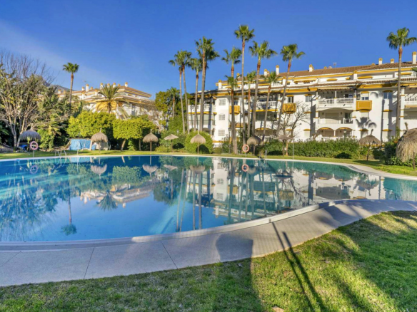 West-Facing Apartment in Dama de Noche