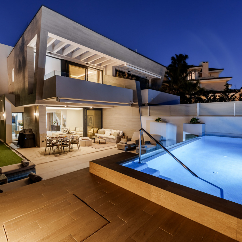 Contemporary Villa in Banus Bay