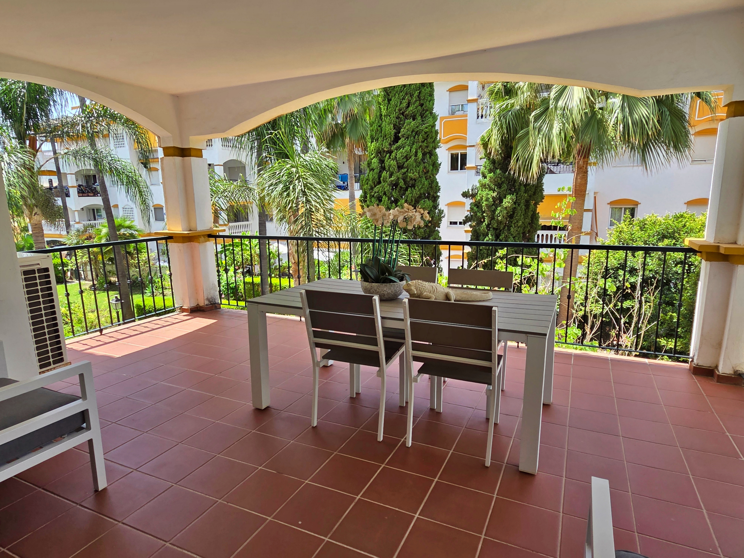 West-Facing Apartment in Dama de Noche