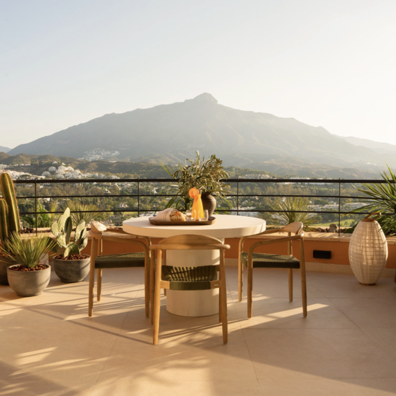 Refined Penthouse Living in Magna Marbella