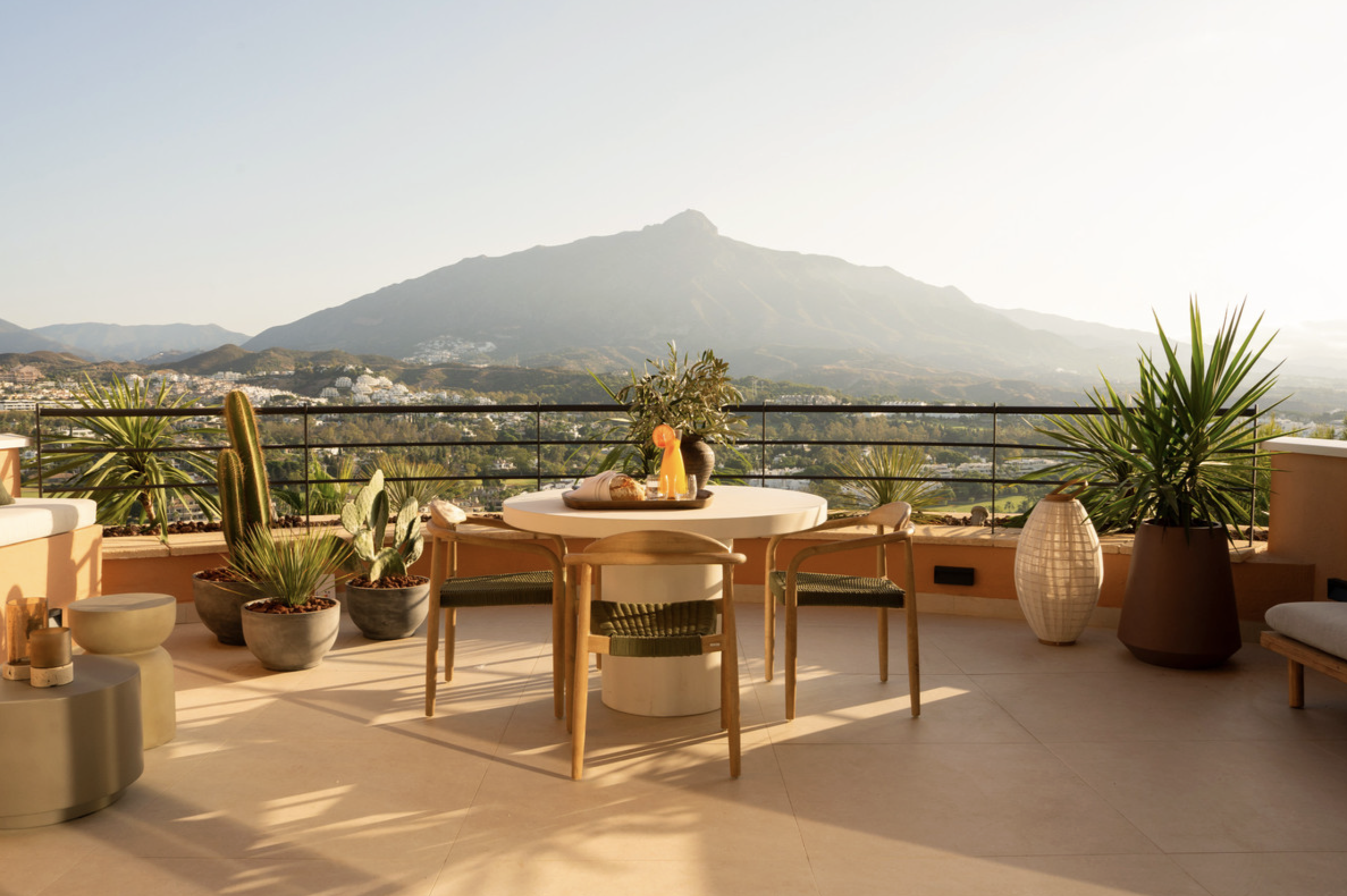 Terraza privada con vistas a La Concha Ático contemporáneo en Magna Marbella<br/>