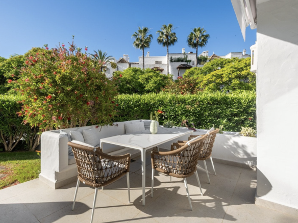 Renovated Garden Apartment in Alhambra del Mar