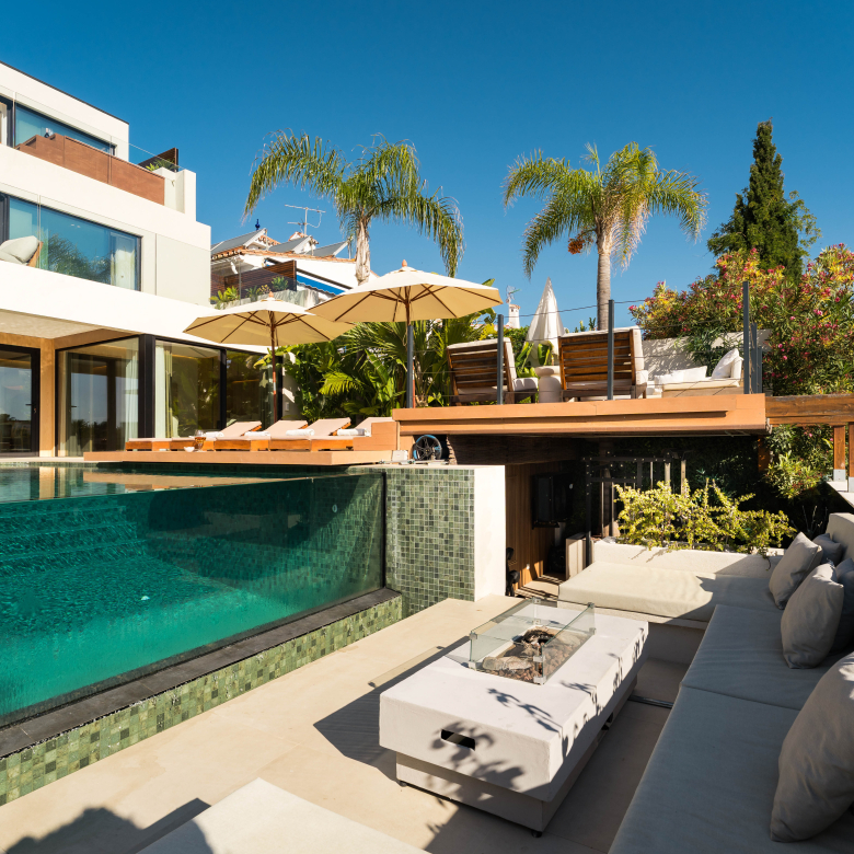 Renovated Villa with Sea & Mountain Views